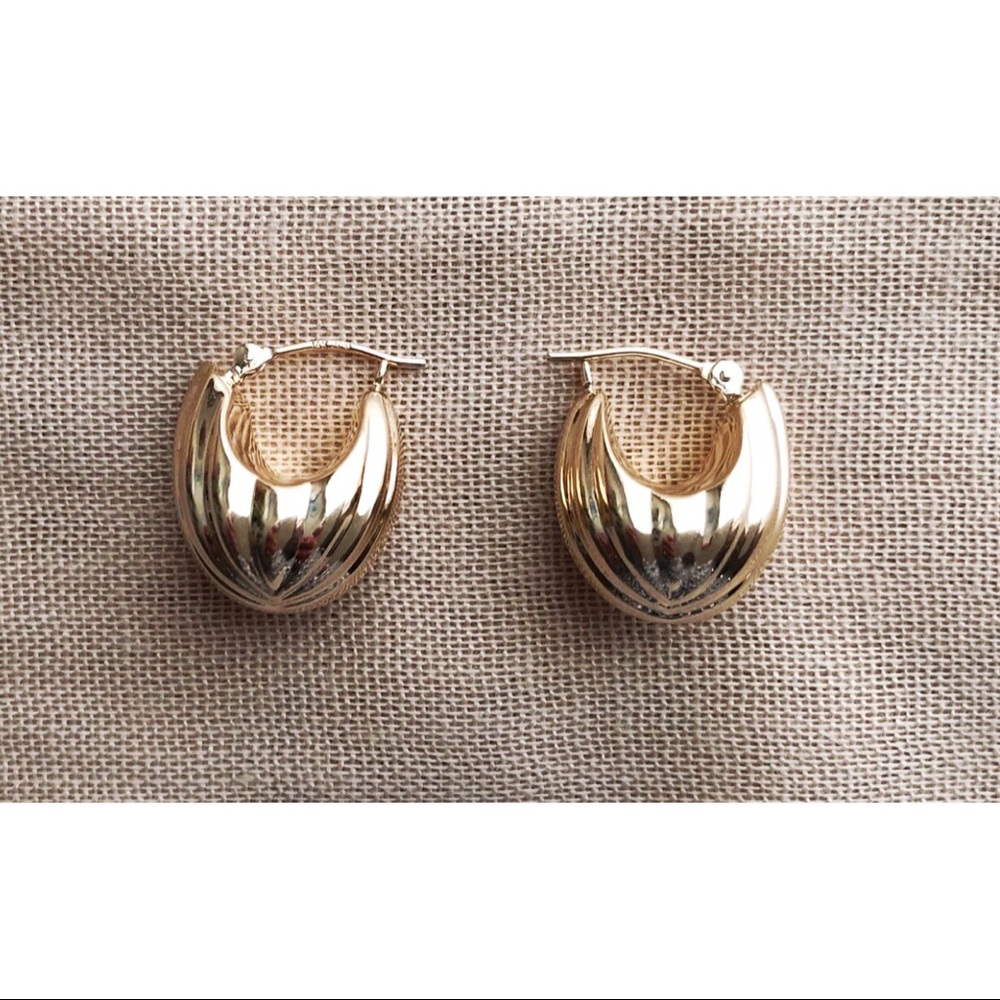 14k Gold Huggie Earrings